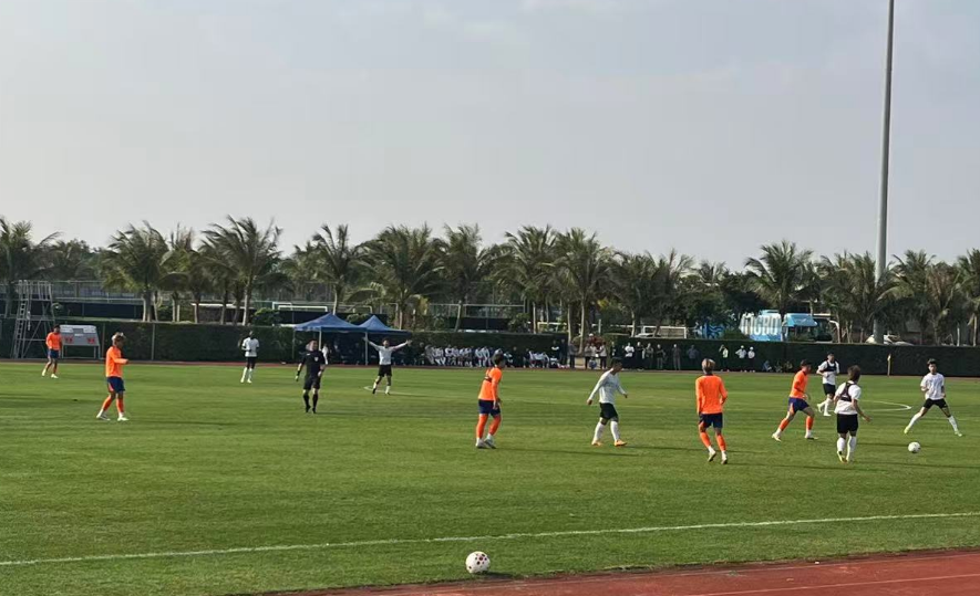 九游娱乐平台-热身赛山东泰山1比2被大连逆转，新星内切远射破门，两套阵容出场