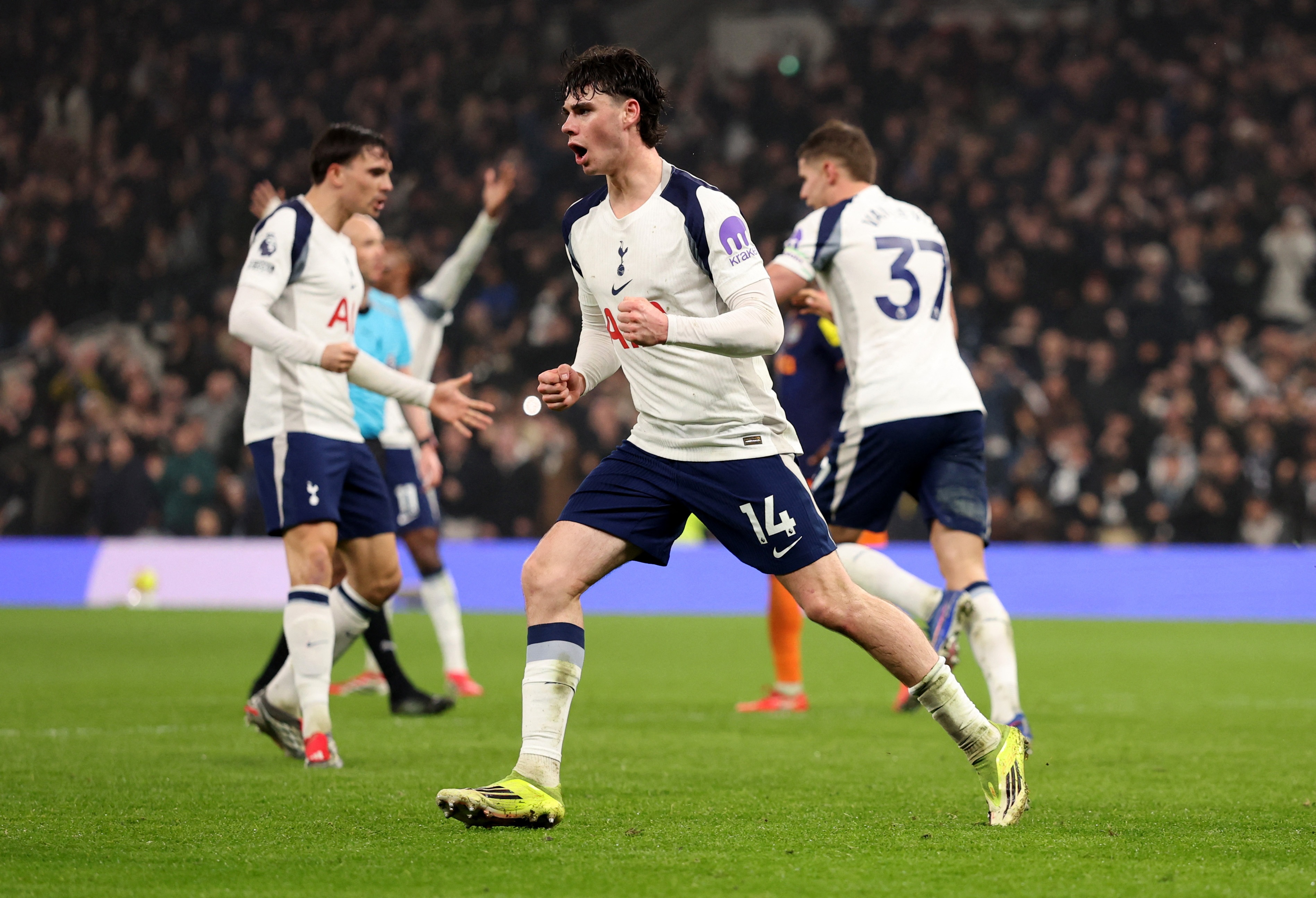 九游娱乐-法尔克：拜仁不愿阻碍本队青训成长，无意签下热刺球员阿奇·格雷